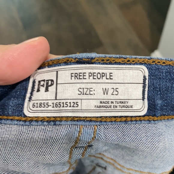 Free People Distressed Skinny Mid-Rise Button-fly Jeans - Excellent Condition! - Picture 6 of 7